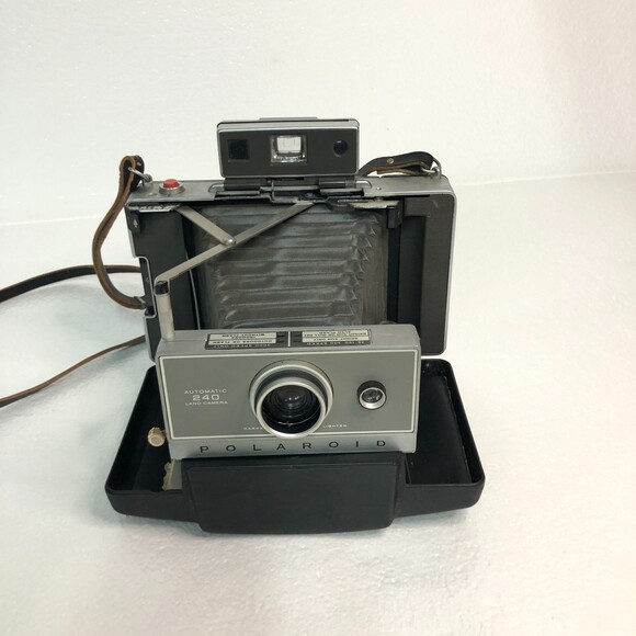 Vintage Polaroid 240 Land Camera with Manual - Picture 6 of 13